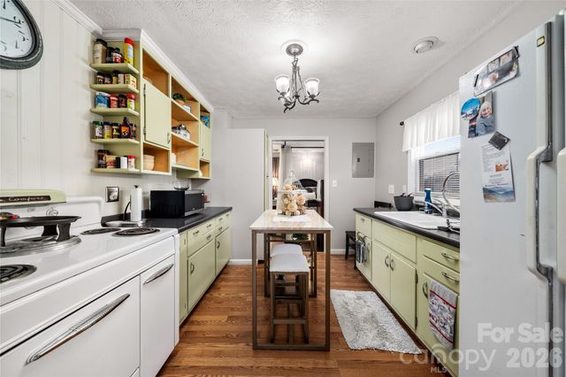 8 Linda Vista Drive, Asheville, NC 28806