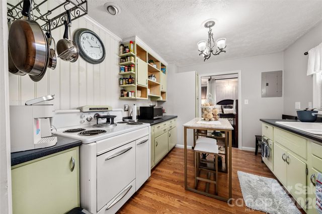 8 Linda Vista Drive, Asheville, NC 28806