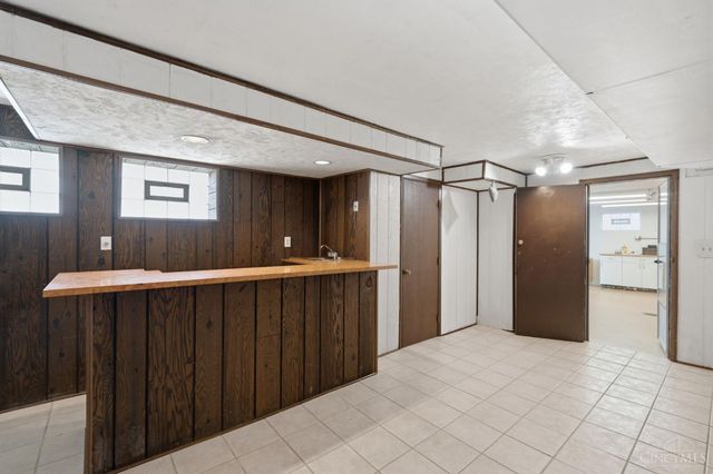 9401 Sherborn Drive, Springfield Twp., OH 45231