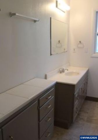 1941 Turnage St NW, Salem, OR 97304