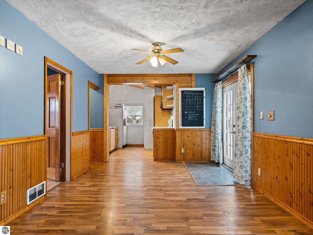 Image 20 of property listing at 826 First Avenue, Cadillac, MI 49601