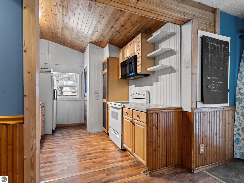 Image 23 of property listing at 826 First Avenue, Cadillac, MI 49601