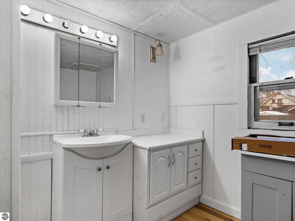 Image 30 of property listing at 826 First Avenue, Cadillac, MI 49601