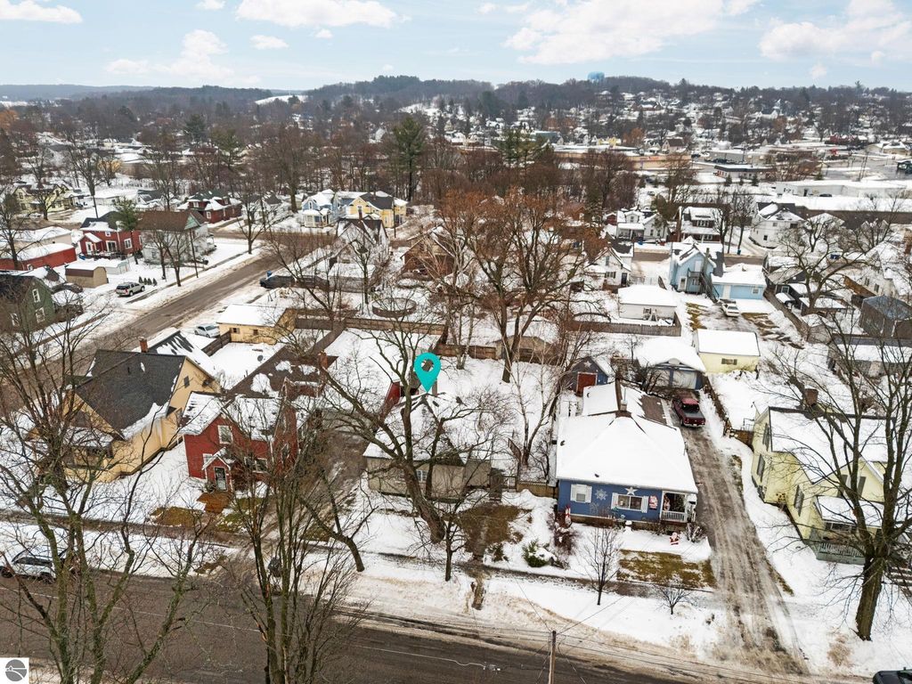 Image 38 of property listing at 826 First Avenue, Cadillac, MI 49601