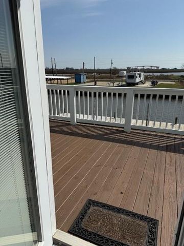 855 County Road 201, Bay City, TX 77414