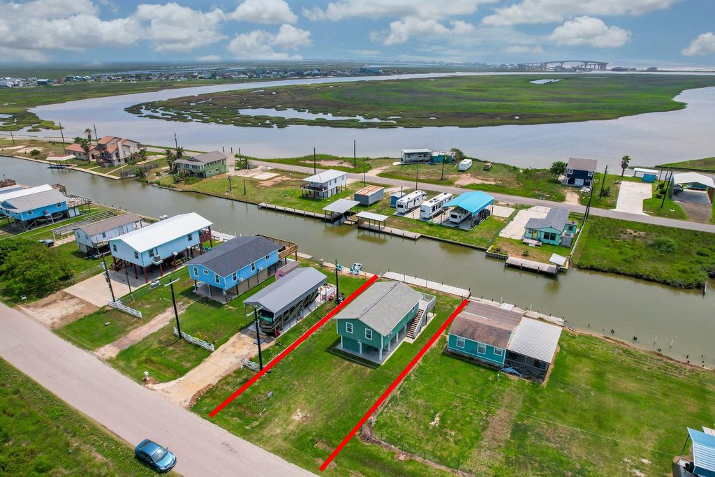 855 County Road 201, Bay City, TX 77414
