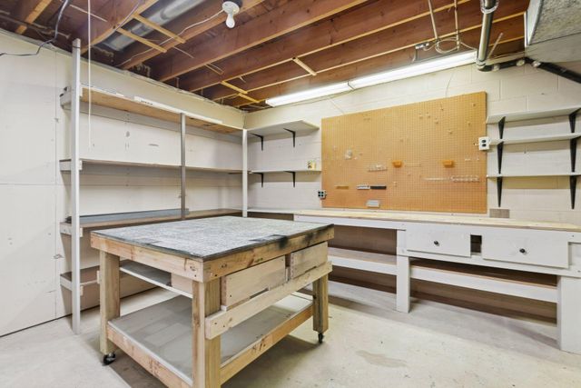 491 Sterling Street S, Maplewood, MN 55119