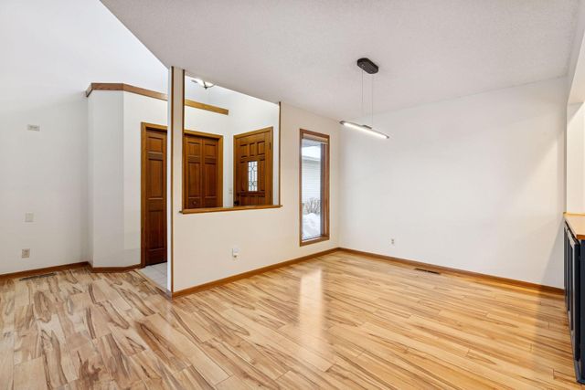 491 Sterling Street S, Maplewood, MN 55119