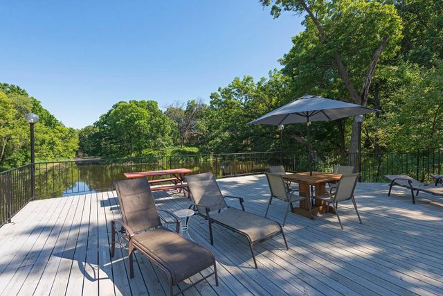 491 Sterling Street S, Maplewood, MN 55119