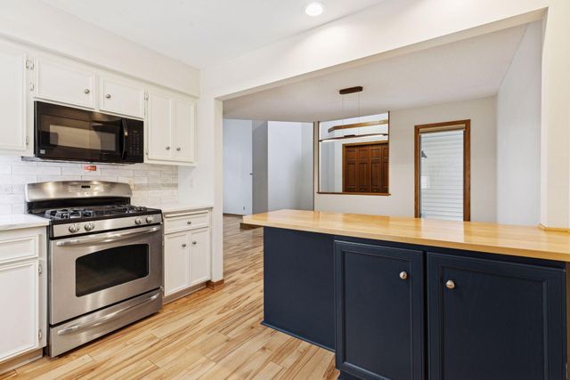 491 Sterling Street S, Maplewood, MN 55119