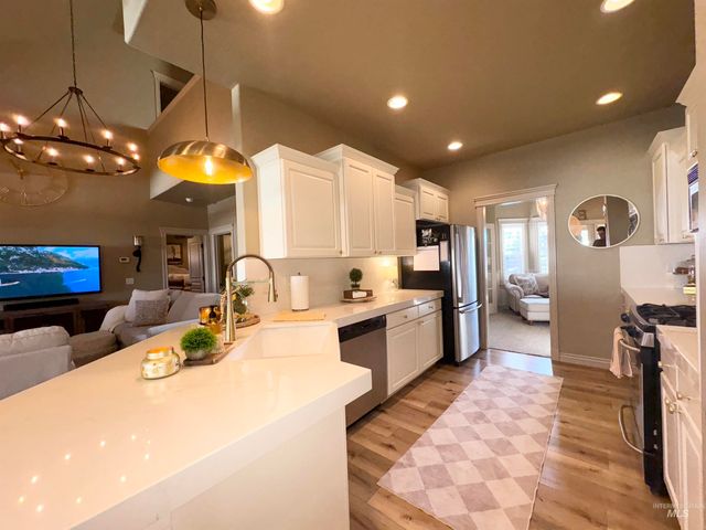 918 W Heather Woods Drive, Nampa, ID 83686