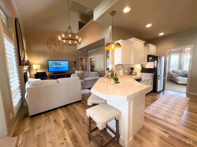 918 W Heather Woods Drive, Nampa, ID 83686