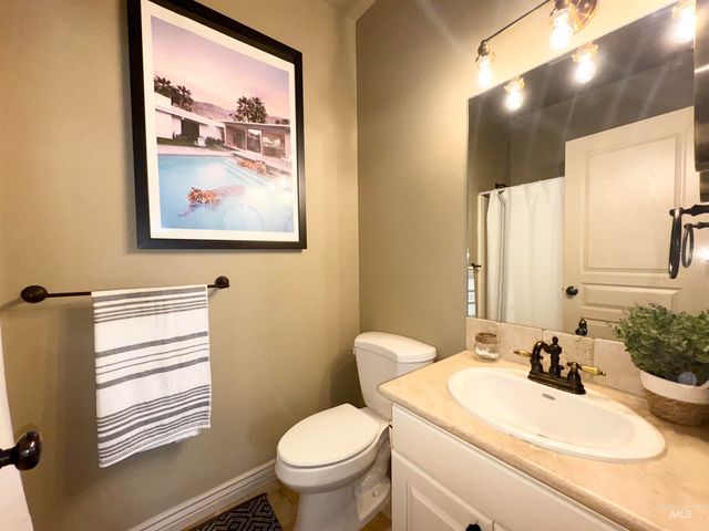 918 W Heather Woods Drive, Nampa, ID 83686