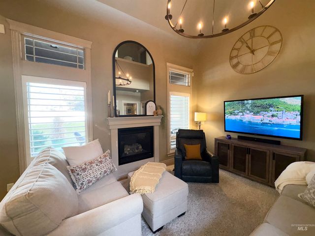 918 W Heather Woods Drive, Nampa, ID 83686