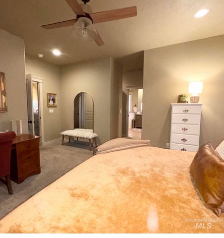 918 W Heather Woods Drive, Nampa, ID 83686