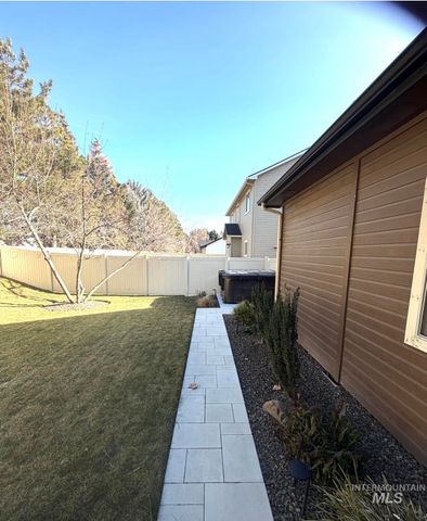 918 W Heather Woods Drive, Nampa, ID 83686