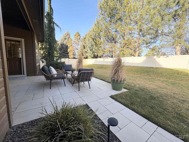 918 W Heather Woods Drive, Nampa, ID 83686