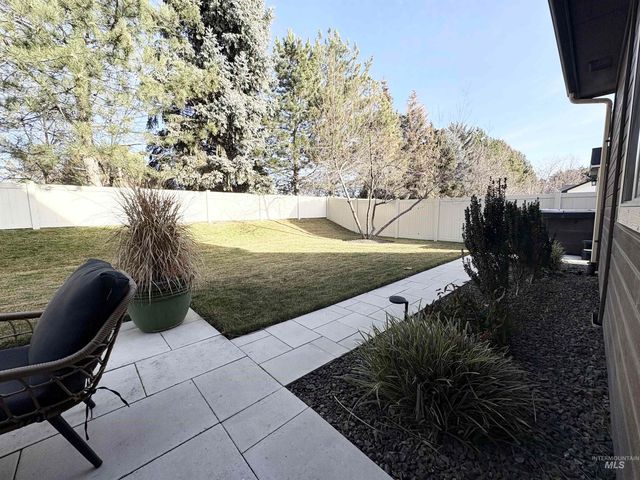 918 W Heather Woods Drive, Nampa, ID 83686