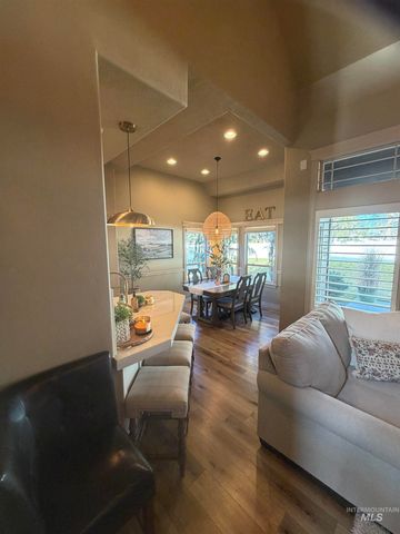 918 W Heather Woods Drive, Nampa, ID 83686