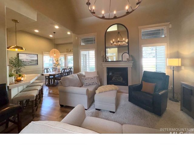 918 W Heather Woods Drive, Nampa, ID 83686