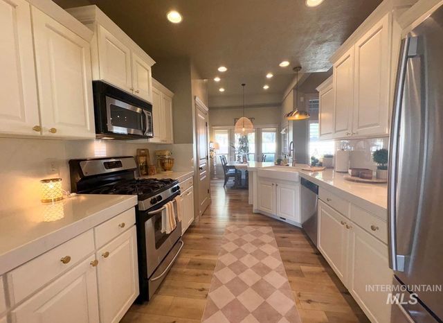 918 W Heather Woods Drive, Nampa, ID 83686