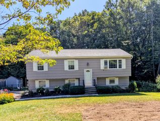 20 Capitola Road, Danbury, CT 06811