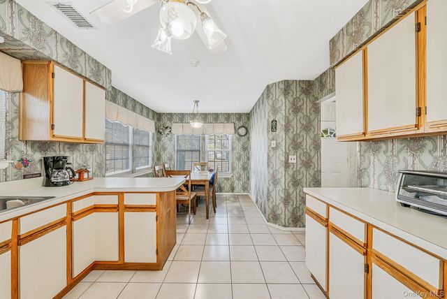 11 Gazebo Lane, Holtsville, NY 11742