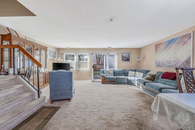 11 Gazebo Lane, Holtsville, NY 11742