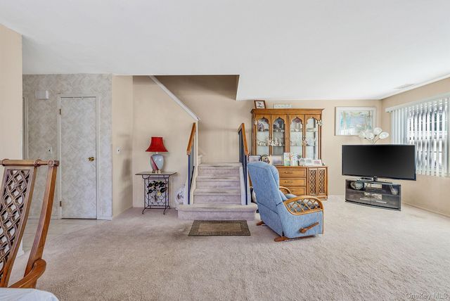 11 Gazebo Lane, Holtsville, NY 11742