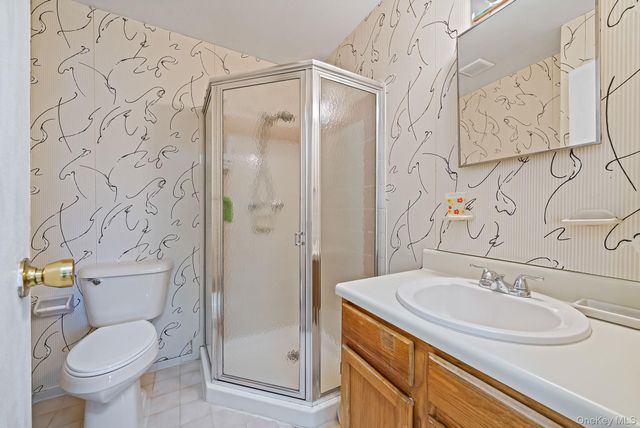 11 Gazebo Lane, Holtsville, NY 11742