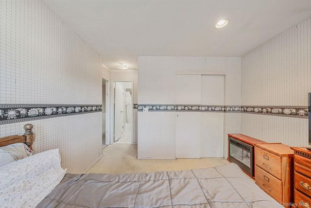 11 Gazebo Lane, Holtsville, NY 11742