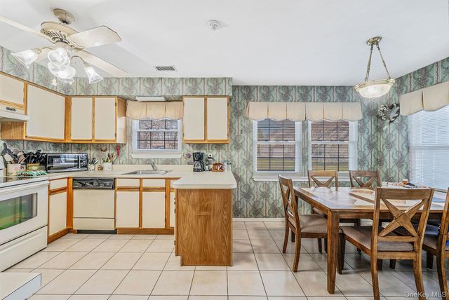 11 Gazebo Lane, Holtsville, NY 11742