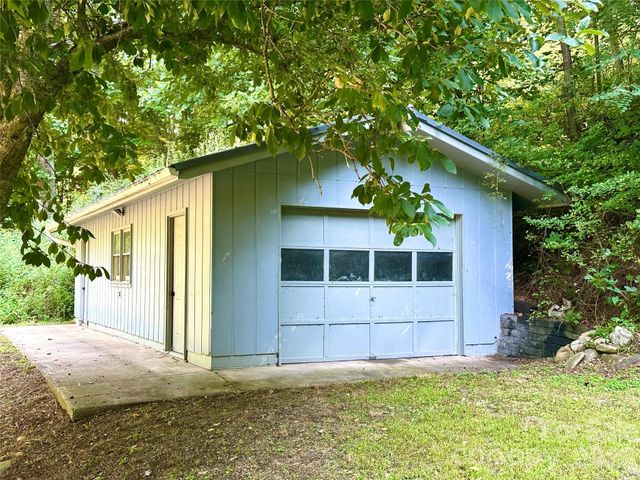 5381 State HWY 197 S Highway 3, Burnsville, NC 28714