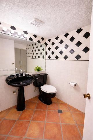 1045 NW 126th Pl, Miami, FL 33182