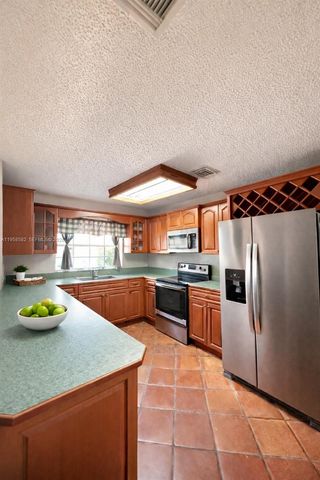 1045 NW 126th Pl, Miami, FL 33182