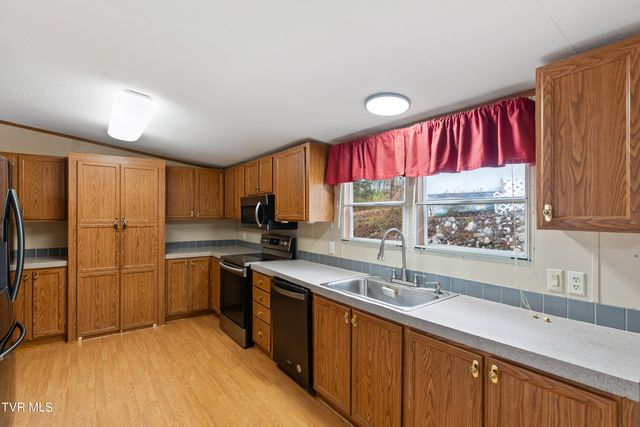 120 Rocky Point Road, Midway, TN 37809