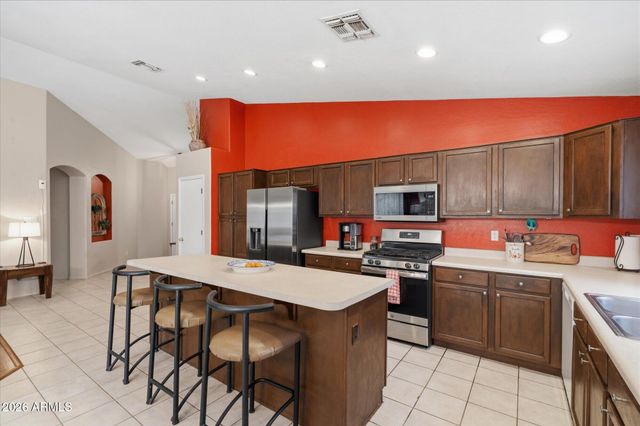 8830 W SALTER Drive, Peoria, AZ 85382