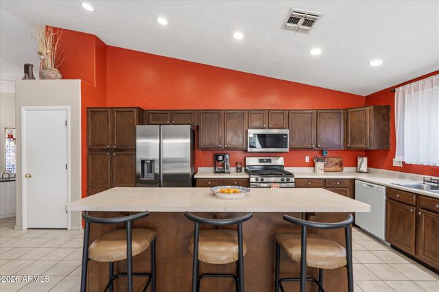 8830 W SALTER Drive, Peoria, AZ 85382