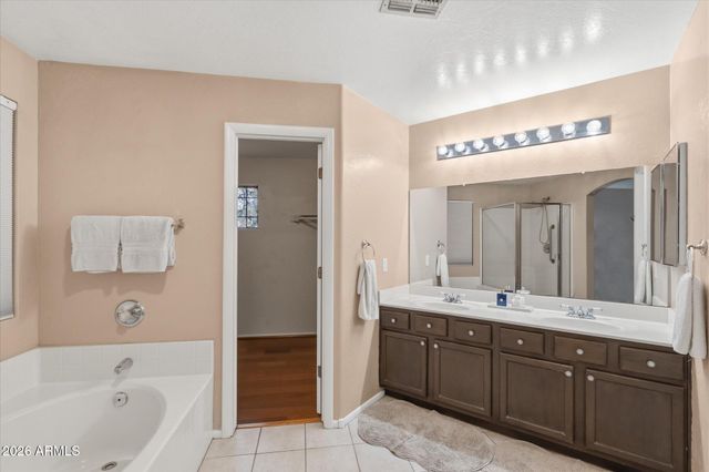 8830 W SALTER Drive, Peoria, AZ 85382