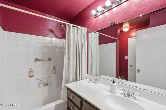 8830 W SALTER Drive, Peoria, AZ 85382