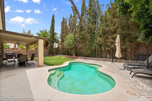8830 W SALTER Drive, Peoria, AZ 85382