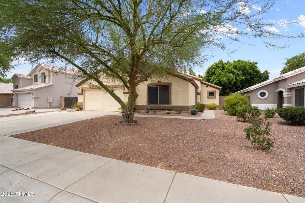 8830 W SALTER Drive, Peoria, AZ 85382 — photo 2