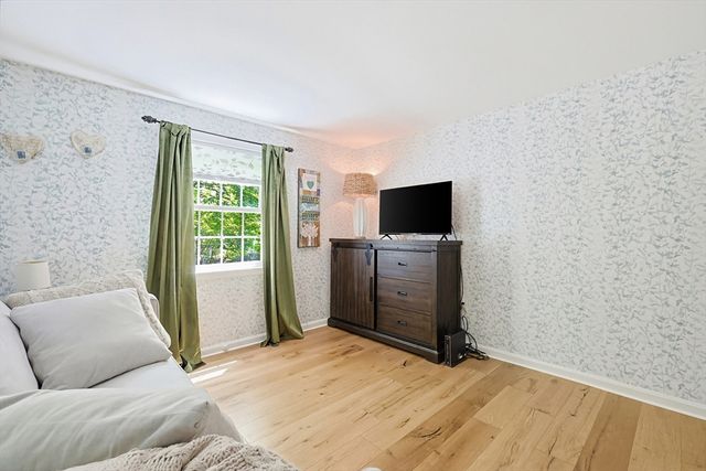 135 Locust St, Holliston, MA 01746