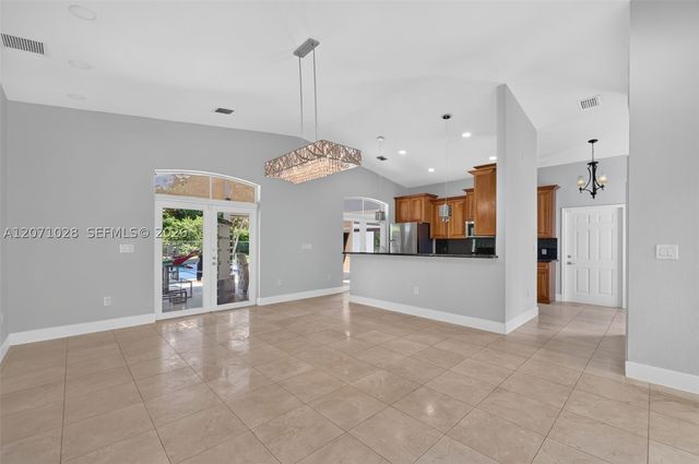 10890 SW 95th St, Miami, FL 33176