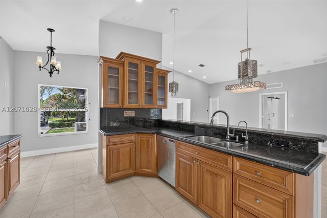 10890 SW 95th St, Miami, FL 33176