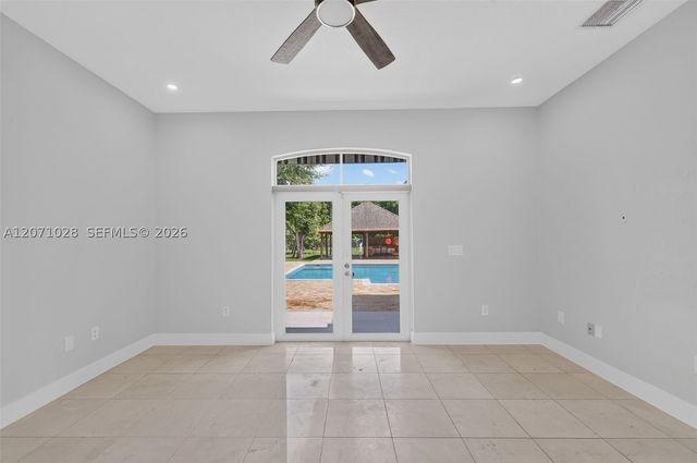 10890 SW 95th St, Miami, FL 33176