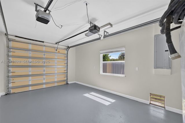 10890 SW 95th St, Miami, FL 33176