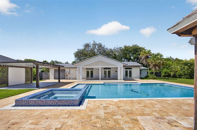 10890 SW 95th St, Miami, FL 33176