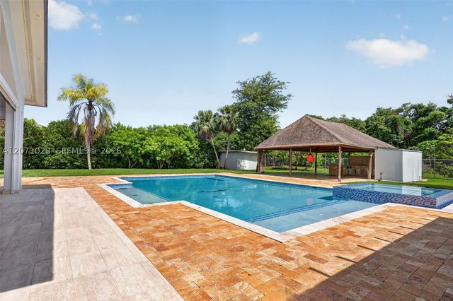 10890 SW 95th St, Miami, FL 33176