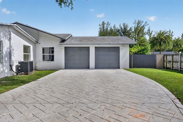 10890 SW 95th St, Miami, FL 33176